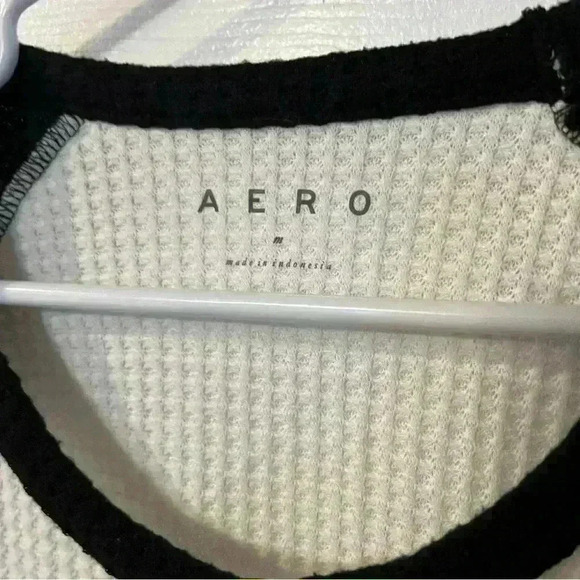 AERO by Aéropostale Long Sleeve Waffle-Knit Raglan Crew Tee - Picture 4 of 5